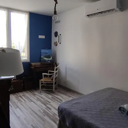 Cote Plage, Apercu Mer, Proche Aeroport, Climatisees Et Parking Gratuit Bed and Breakfast