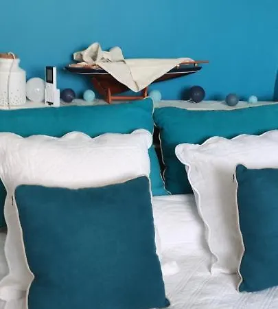 ベッド・アンド・ブレックファスト Bleues Cote Et Aeroport Climatisees Et Parking Gratuit イエール