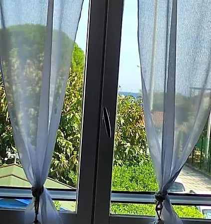 Cote Plage, Apercu Mer, Proche Aeroport, Climatisees Et Parking Gratuit Bed and Breakfast